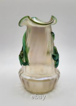 Vase Lustre Iridescent en Verre Art avec Bord Tri-facette Kralik 16cm de hauteur