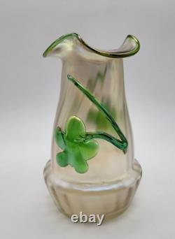 Vase Lustre Iridescent en Verre Art avec Bord Tri-facette Kralik 16cm de hauteur