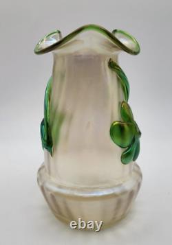 Vase Lustre Iridescent en Verre Art avec Bord Tri-facette Kralik 16cm de hauteur