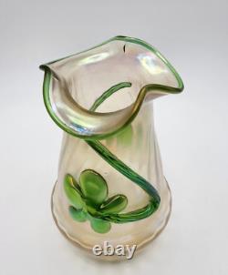 Vase Lustre Iridescent en Verre Art avec Bord Tri-facette Kralik 16cm de hauteur