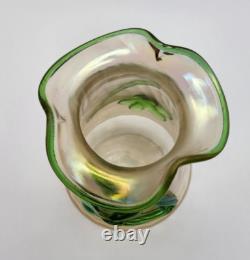 Vase Lustre Iridescent en Verre Art avec Bord Tri-facette Kralik 16cm de hauteur