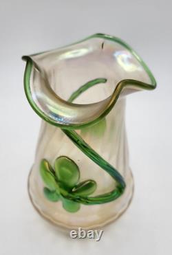 Vase Lustre Iridescent en Verre Art avec Bord Tri-facette Kralik 16cm de hauteur