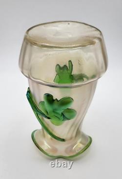 Vase Lustre Iridescent en Verre Art avec Bord Tri-facette Kralik 16cm de hauteur