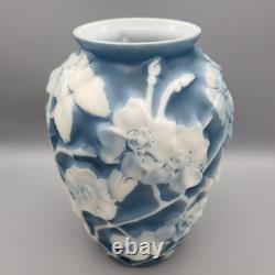 Vase Phoenix Consolidated Art Glass en verre bleu/blanc dogwood des années 1930 de 10 1/2 pouces