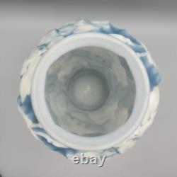Vase Phoenix Consolidated Art Glass en verre bleu/blanc dogwood des années 1930 de 10 1/2 pouces