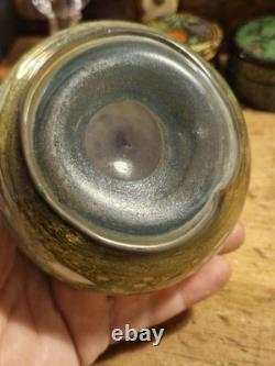 Vase à bouton en verre art déco vert avec superposition d'argent vintage, environ 9 cm