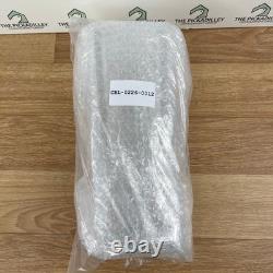 Vase à fleurs conique à panneaux en cristal au plomb clair lourd avec base carrée sur piédestal, 10,5 po