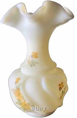 Vase à fleurs vintage en verre Fenton avec des marguerites peintes à la main