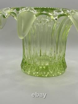 Vase à posy Iris en verre vert uranium Sowerby Art Déco vintage très grand