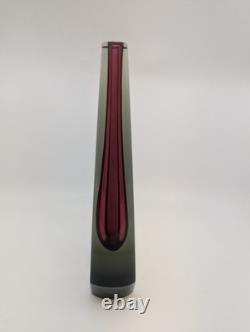 Vase à tige unique en verre d'art Sommerso rouge rubis, conique, 10-5/16 H