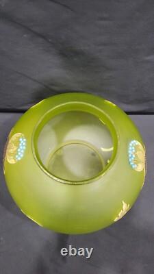 Vase antique en verre vert dépoli émaillé Art Nouveau
