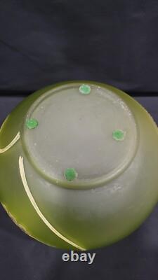 Vase antique en verre vert dépoli émaillé Art Nouveau