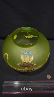 Vase antique en verre vert dépoli émaillé Art Nouveau