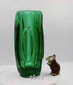 Vase balle tchèque en verre d’art du milieu du siècle, vert, Rosice, Rudolf Schrötter