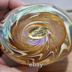 Vase bouteille en verre artistique Robert Held Canada, irisé rose violet, signé à la base