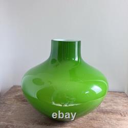 Vase bulbeux en verre cerné vert et blanc d'Empoli vintage 28 cm
