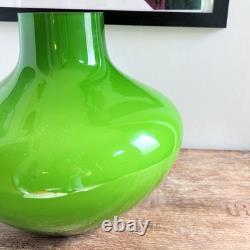 Vase bulbeux en verre cerné vert et blanc d'Empoli vintage 28 cm