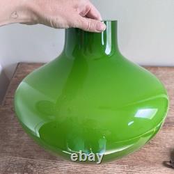 Vase bulbeux en verre cerné vert et blanc d'Empoli vintage 28 cm