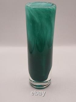 Vase cylindre en verre d’art français signé Gérard Torcheux, vert avec feuille d’or, 7, très bon état  <br/>