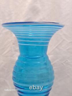 Vase d'Art Déco en verre rare des années 1930, BLEU AVEC SPIRALE DE BOBINE BLANCHE, BASE VERTE / TRANSPARENTE, état impeccable.