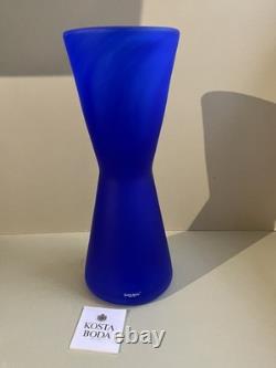 Vase design sablier Stromboli de Kosta Boda par Gunnel Sahlin 1994