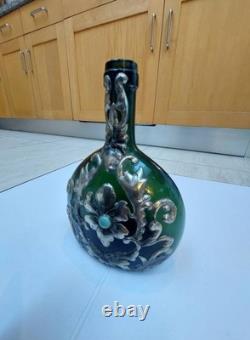 Vase en bouteille en métal surmonté de l'Art Nouveau ancien