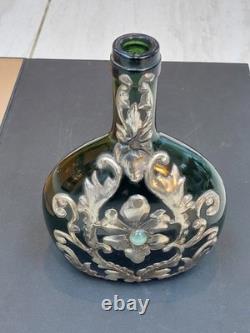 Vase en bouteille en métal surmonté de l'Art Nouveau ancien