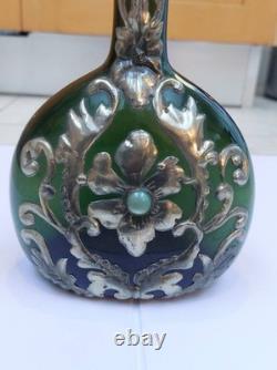 Vase en bouteille en métal surmonté de l'Art Nouveau ancien