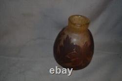 Vase en camée Daum Nancy signé