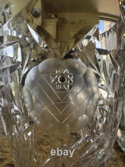 Vase en cristal TOWLE 24 % plomb, motif, fabriqué en Pologne, 12 po de hauteur x 6,5 po. D’occasion.