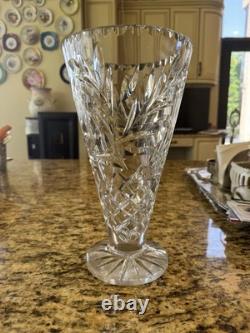 Vase en cristal TOWLE 24 % plomb, motif, fabriqué en Pologne, 12 po de hauteur x 6,5 po. D’occasion.