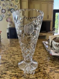 Vase en cristal TOWLE 24 % plomb, motif, fabriqué en Pologne, 12 po de hauteur x 6,5 po. D’occasion.
