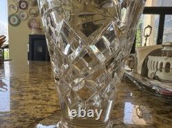 Vase en cristal TOWLE 24 % plomb, motif, fabriqué en Pologne, 12 po de hauteur x 6,5 po. D’occasion.