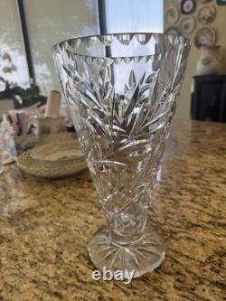 Vase en cristal TOWLE 24 % plomb, motif, fabriqué en Pologne, 12 po de hauteur x 6,5 po. D’occasion.