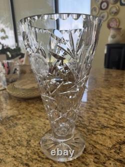 Vase en cristal TOWLE 24 % plomb, motif, fabriqué en Pologne, 12 po de hauteur x 6,5 po. D’occasion.