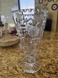 Vase en cristal TOWLE 24 % plomb, motif, fabriqué en Pologne, 12 po de hauteur x 6,5 po. D’occasion.