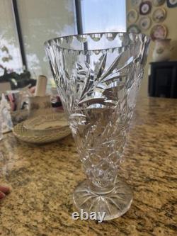 Vase en cristal TOWLE 24 % plomb, motif, fabriqué en Pologne, 12 po de hauteur x 6,5 po. D’occasion.