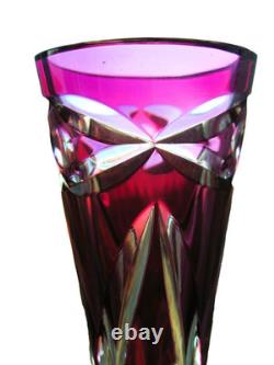 Vase en cristal Val St Lambert Patrick J Depuydt en verre clair taillé fuchsia cranberry
