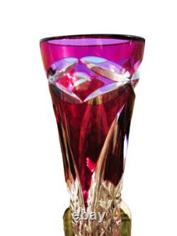 Vase en cristal Val St Lambert Patrick J Depuydt en verre clair taillé fuchsia cranberry