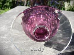 Vase en cristal Val St Lambert Patrick J Depuydt en verre clair taillé fuchsia cranberry