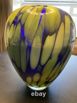 Vase en cristal en verre art soufflé à la main vintage large en bleu cobalt et vert/jaune