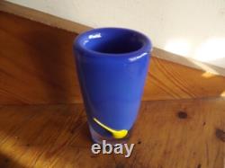 Vase en cristal en verre cobalt bleu et jaune signé Strombergs Hyttan Suède 1970