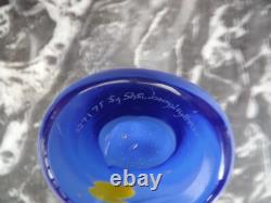 Vase en cristal en verre cobalt bleu et jaune signé Strombergs Hyttan Suède 1970
