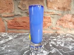 Vase en cristal en verre cobalt bleu et jaune signé Strombergs Hyttan Suède 1970