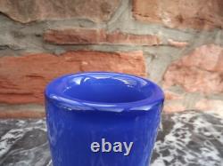 Vase en cristal en verre cobalt bleu et jaune signé Strombergs Hyttan Suède 1970