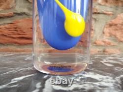 Vase en cristal en verre cobalt bleu et jaune signé Strombergs Hyttan Suède 1970