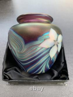 Vase en porcelaine blanche irisée Orchidée blanche édition limitée Okra 1986