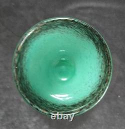 Vase en verre Monart Art Déco vert avec noir et or en parfait état