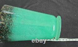 Vase en verre Monart Art Déco vert avec noir et or en parfait état