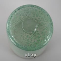 Vase en verre Vasart Art vert tan avec éclats signé Vasart